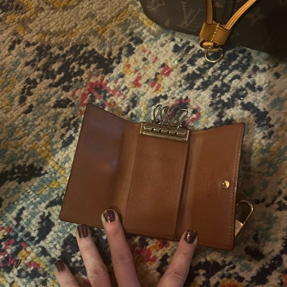 Louis Vuitton Key Holder - Picture 9 of 13